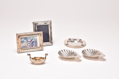 Lot 52 - A small collection of silver