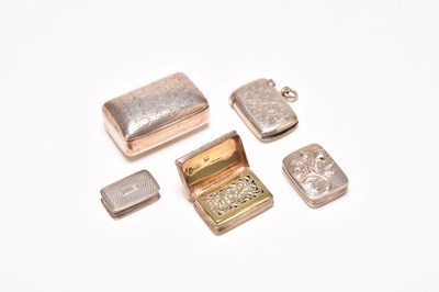 Lot 76 - A small collection of silver