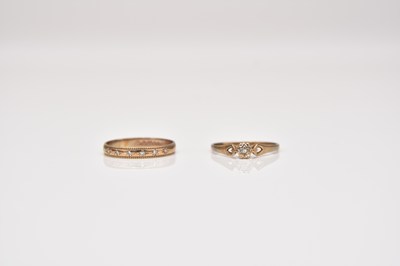 Lot 139 - Two 9ct gold rings