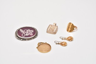 Lot 295 - A small collection of jewellery