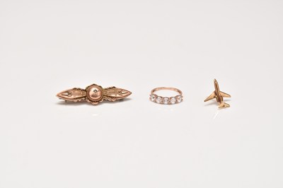 Lot 313 - A brooch, a ring and a stud