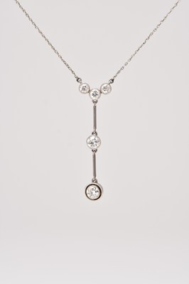 Lot 226 - An early 20th century diamond pendant