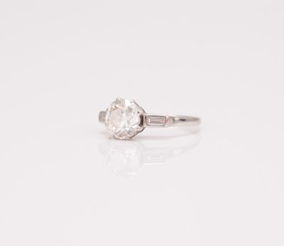 Lot 323 - An Art Deco diamond ring